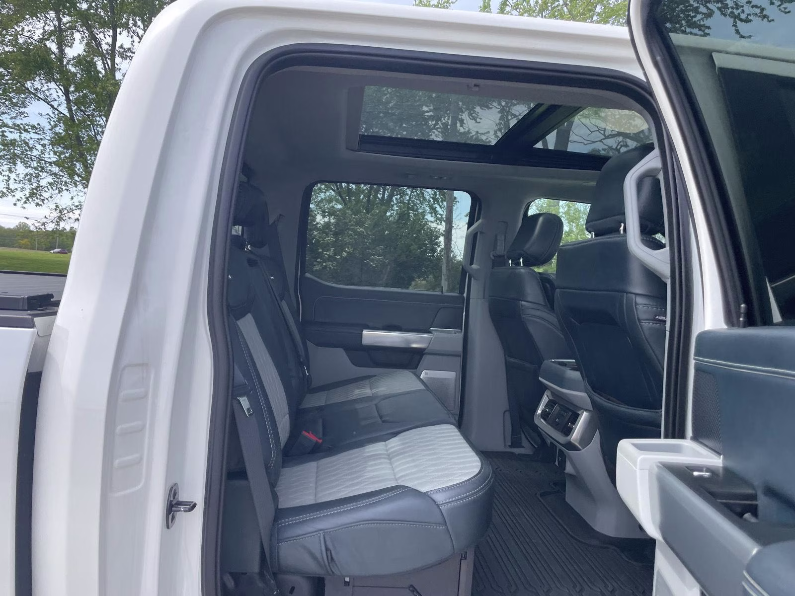 2024 Star White Metallic Tri-Coat Ford Super Duty F-350 SRW Limited 4X4 Truck