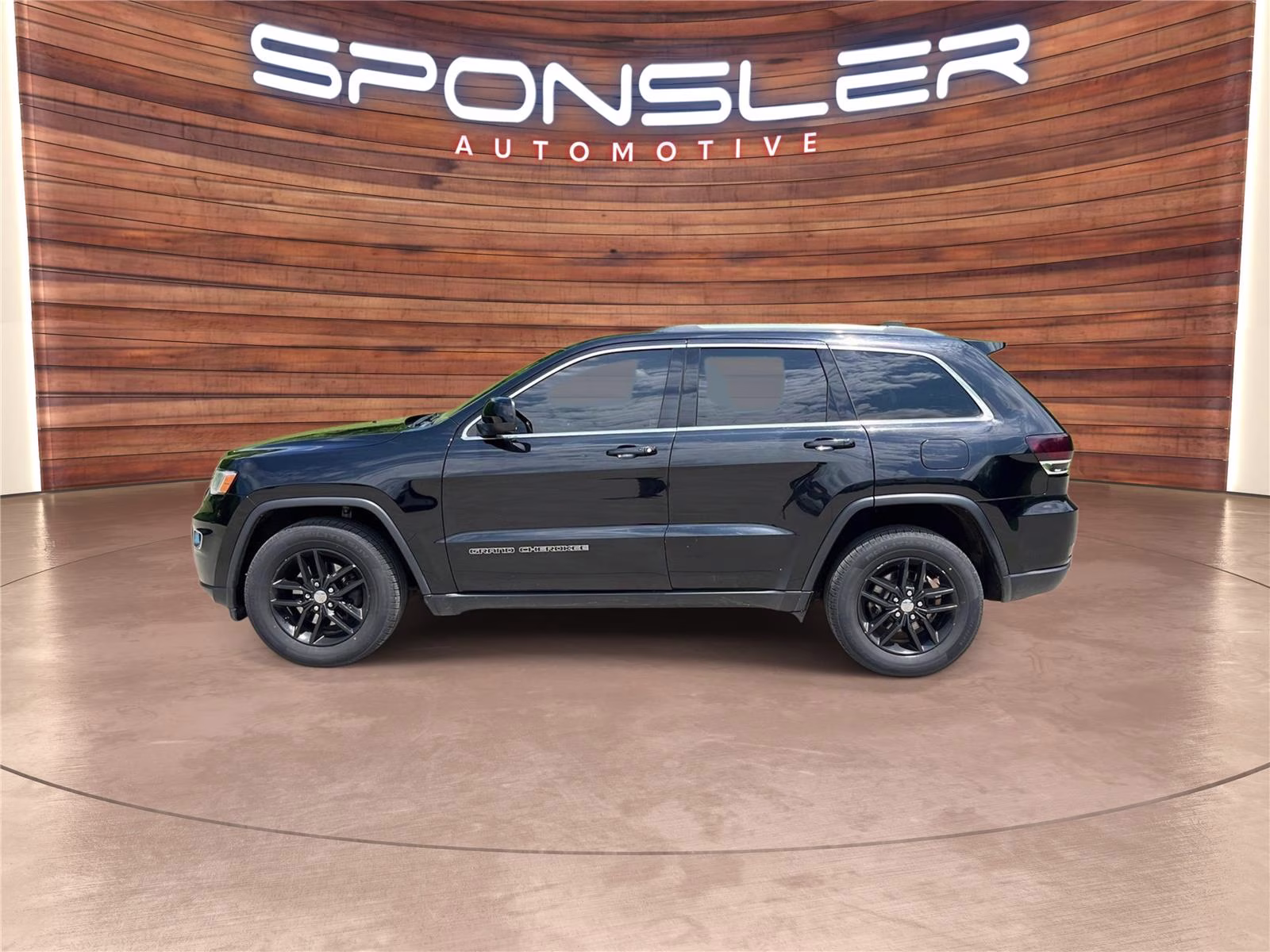 2017 Diamond Black Crystal Pearlcoat Jeep Grand Cherokee Laredo 4X4 SUV