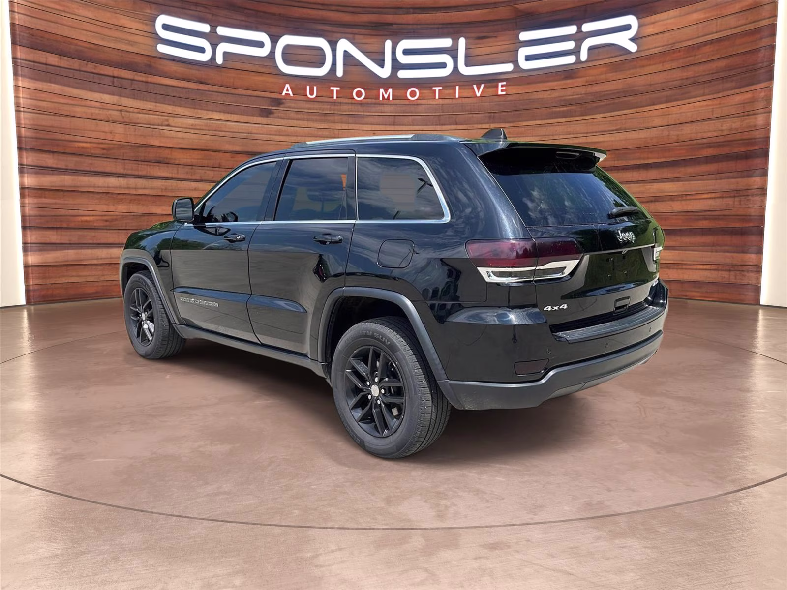 2017 Diamond Black Crystal Pearlcoat Jeep Grand Cherokee Laredo 4X4 SUV