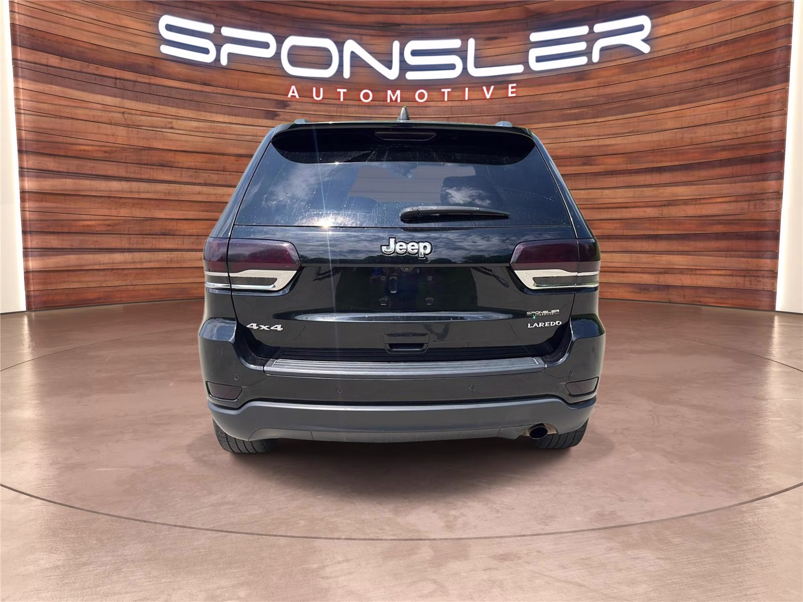 2017 Diamond Black Crystal Pearlcoat Jeep Grand Cherokee Laredo 4X4 SUV