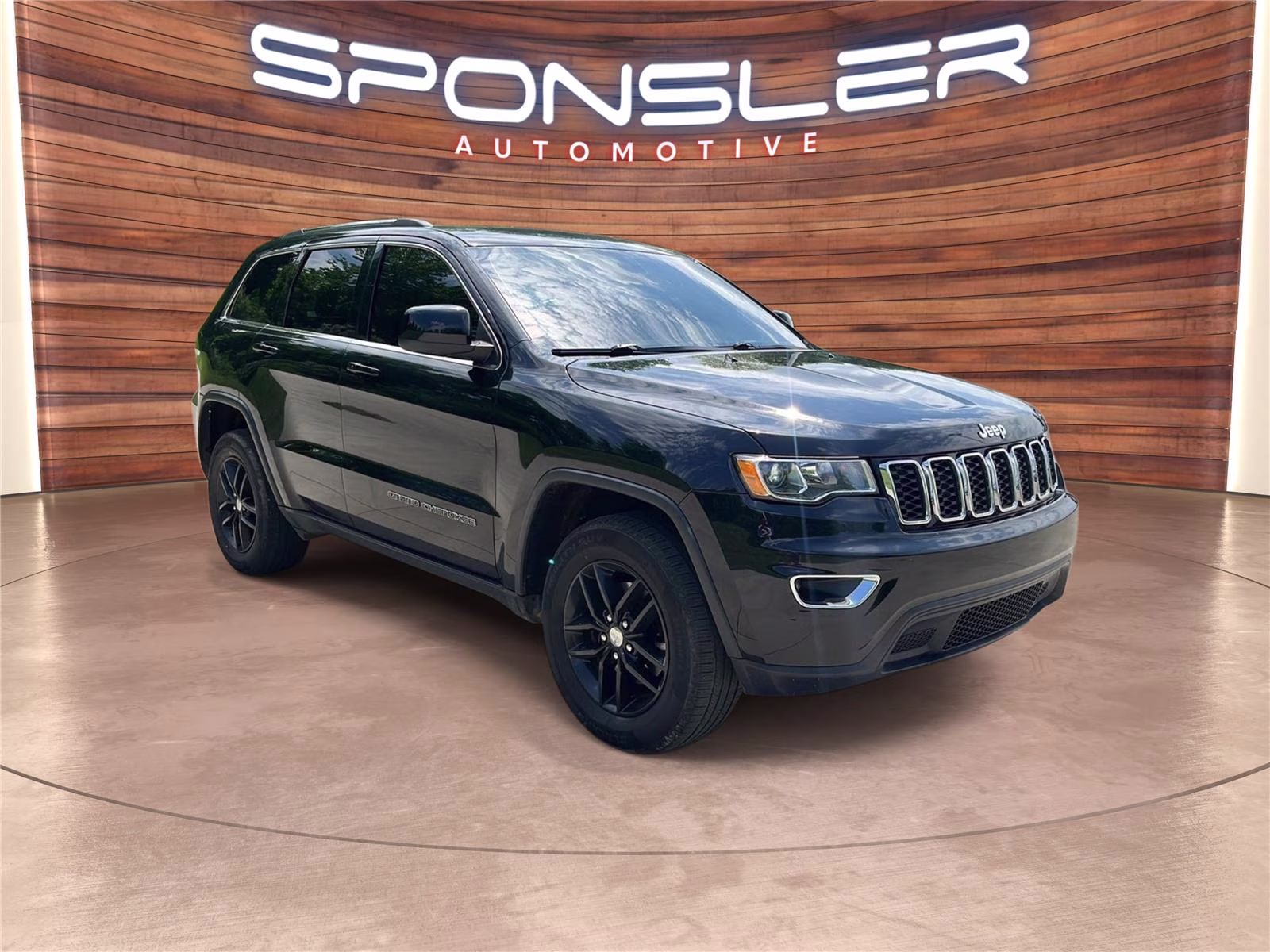 2017 Diamond Black Crystal Pearlcoat Jeep Grand Cherokee Laredo 4X4 SUV