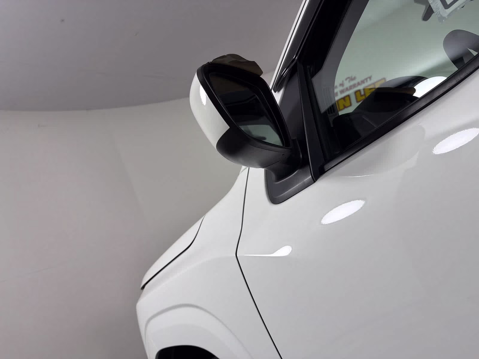 2022 Glacier White Nissan Frontier SV 4X4 Truck