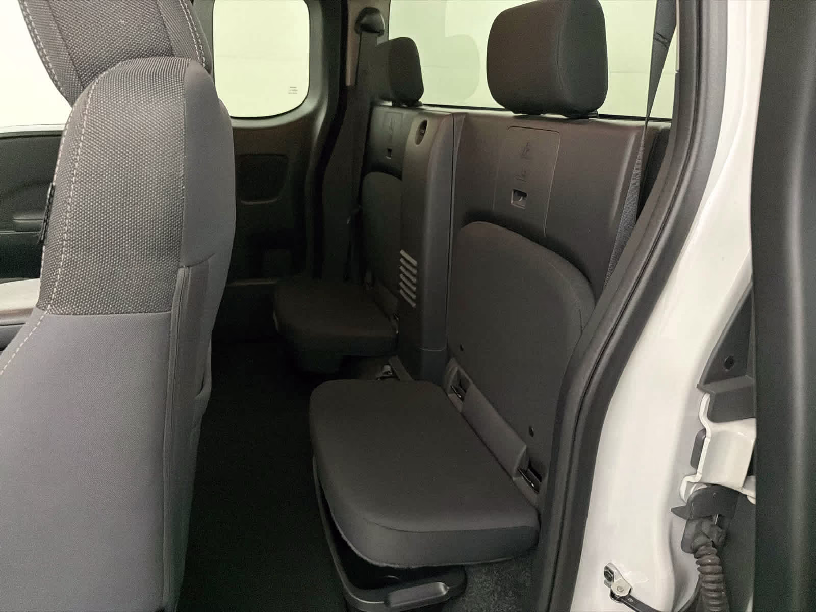 2022 Glacier White Nissan Frontier SV 4X4 Truck