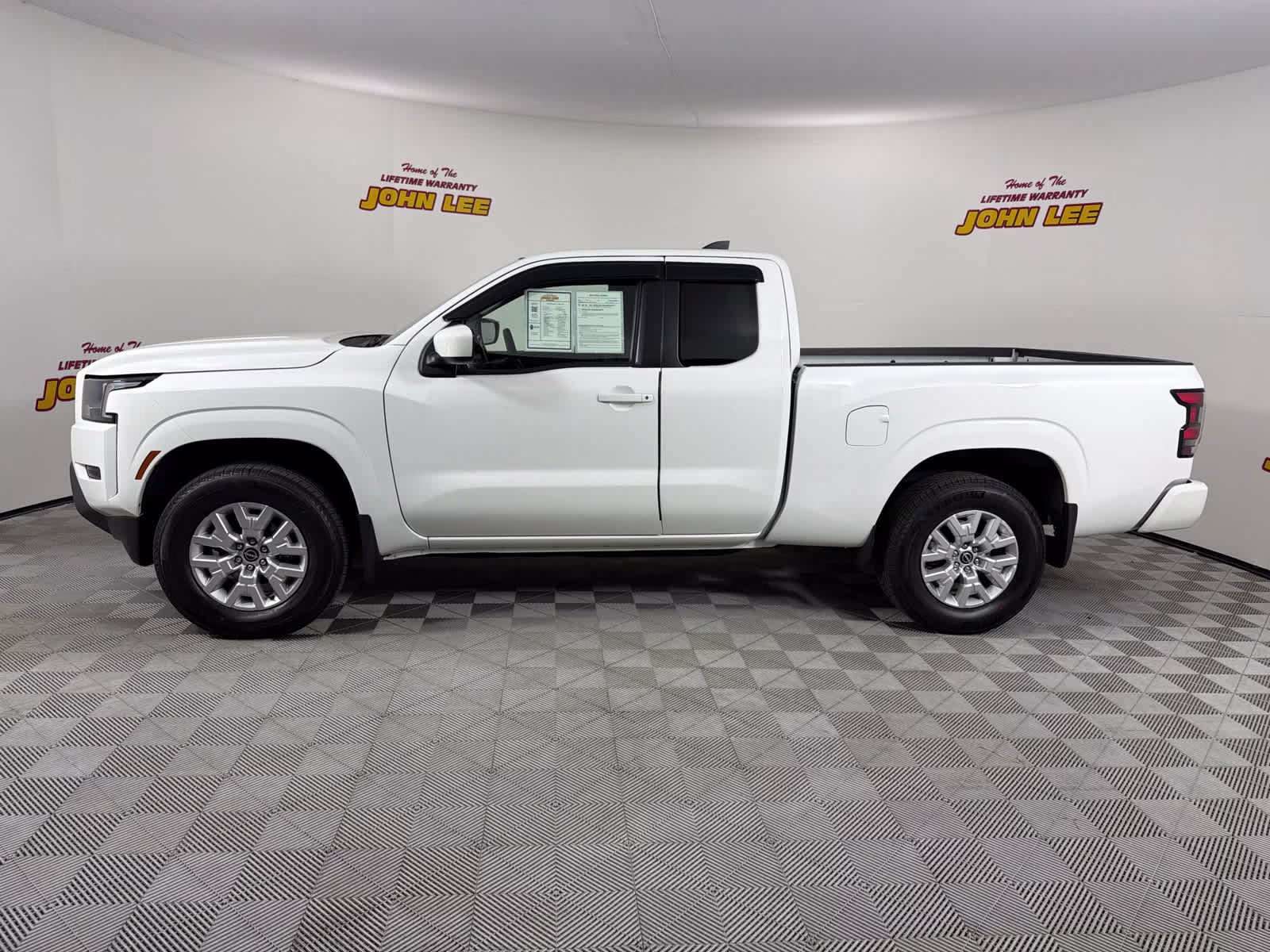 2022 Glacier White Nissan Frontier SV 4X4 Truck