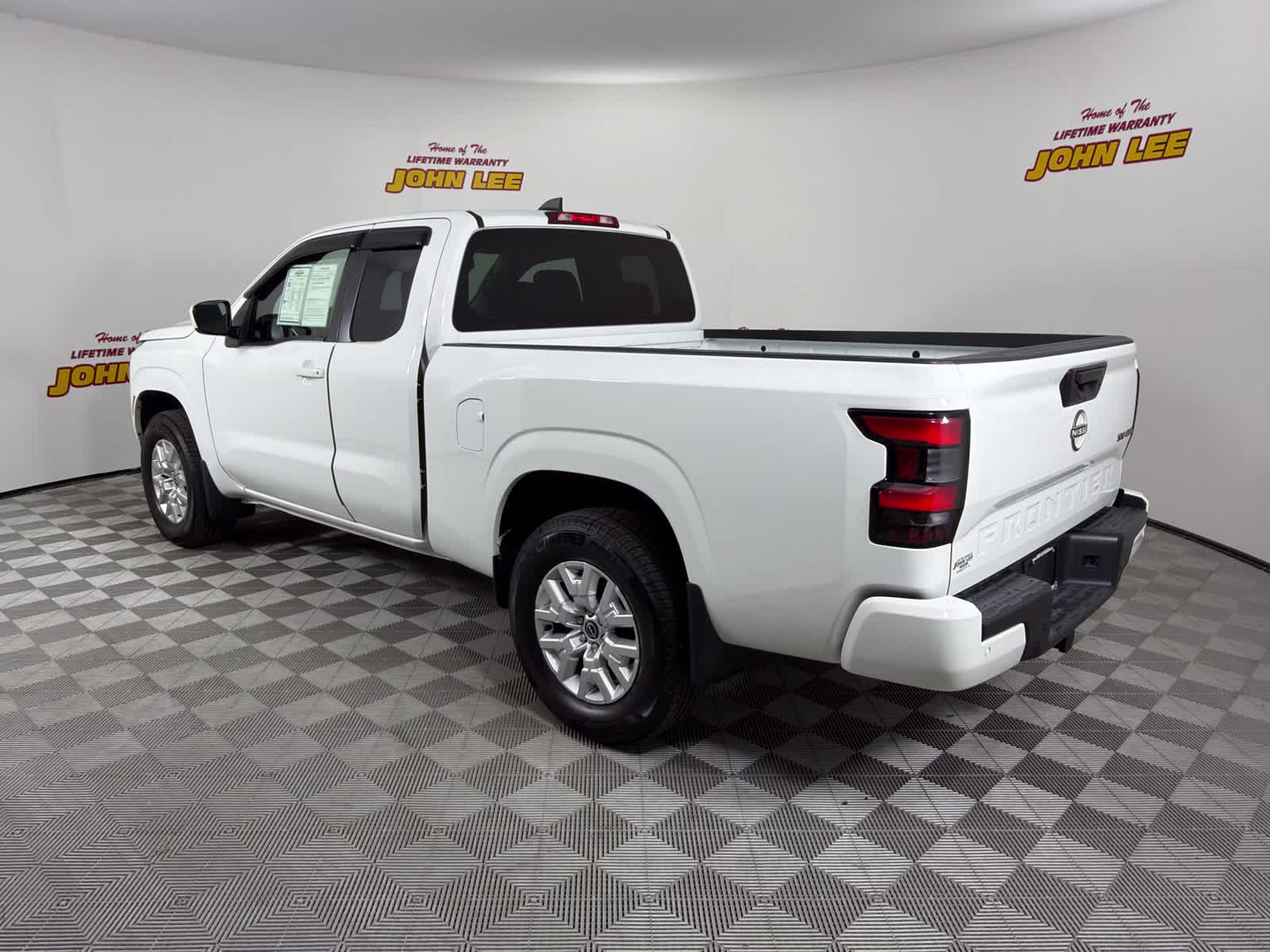2022 Glacier White Nissan Frontier SV 4X4 Truck