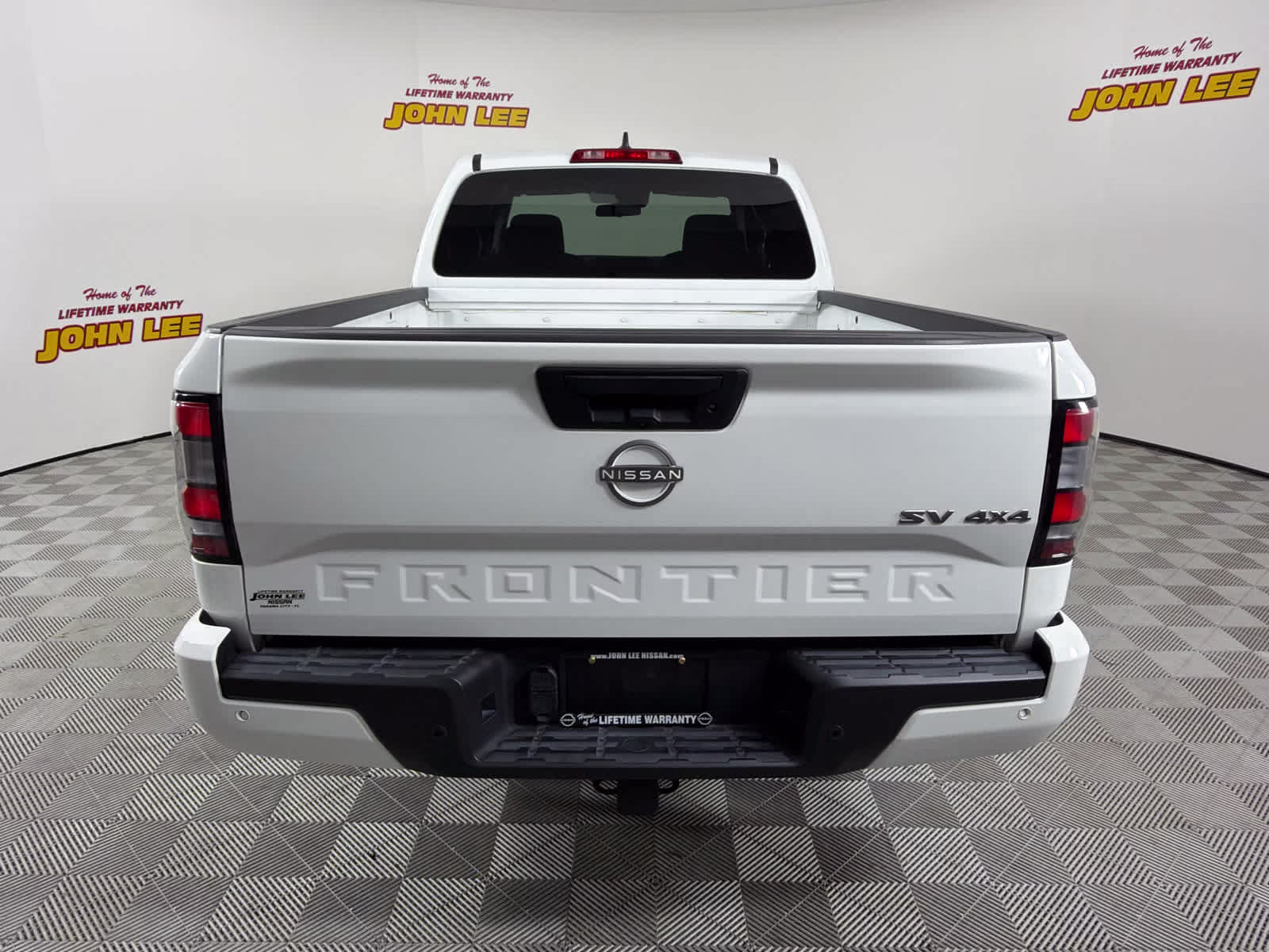 2022 Glacier White Nissan Frontier SV 4X4 Truck