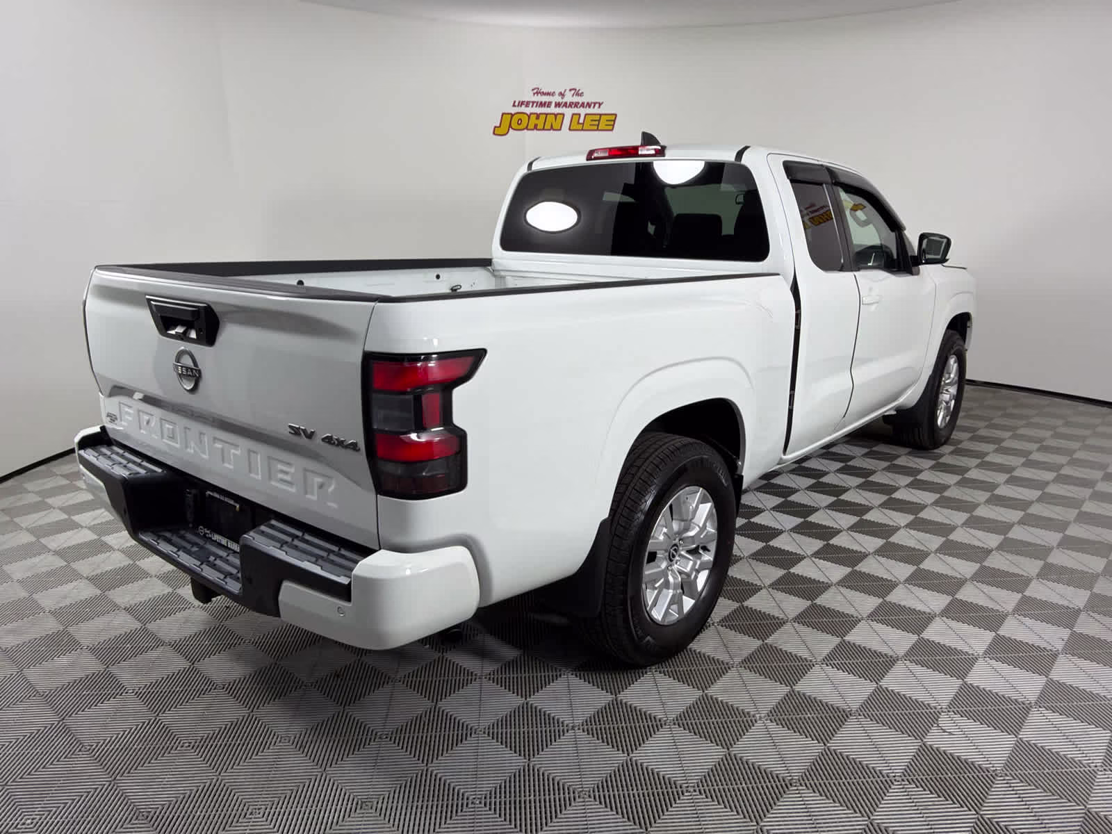 2022 Glacier White Nissan Frontier SV 4X4 Truck