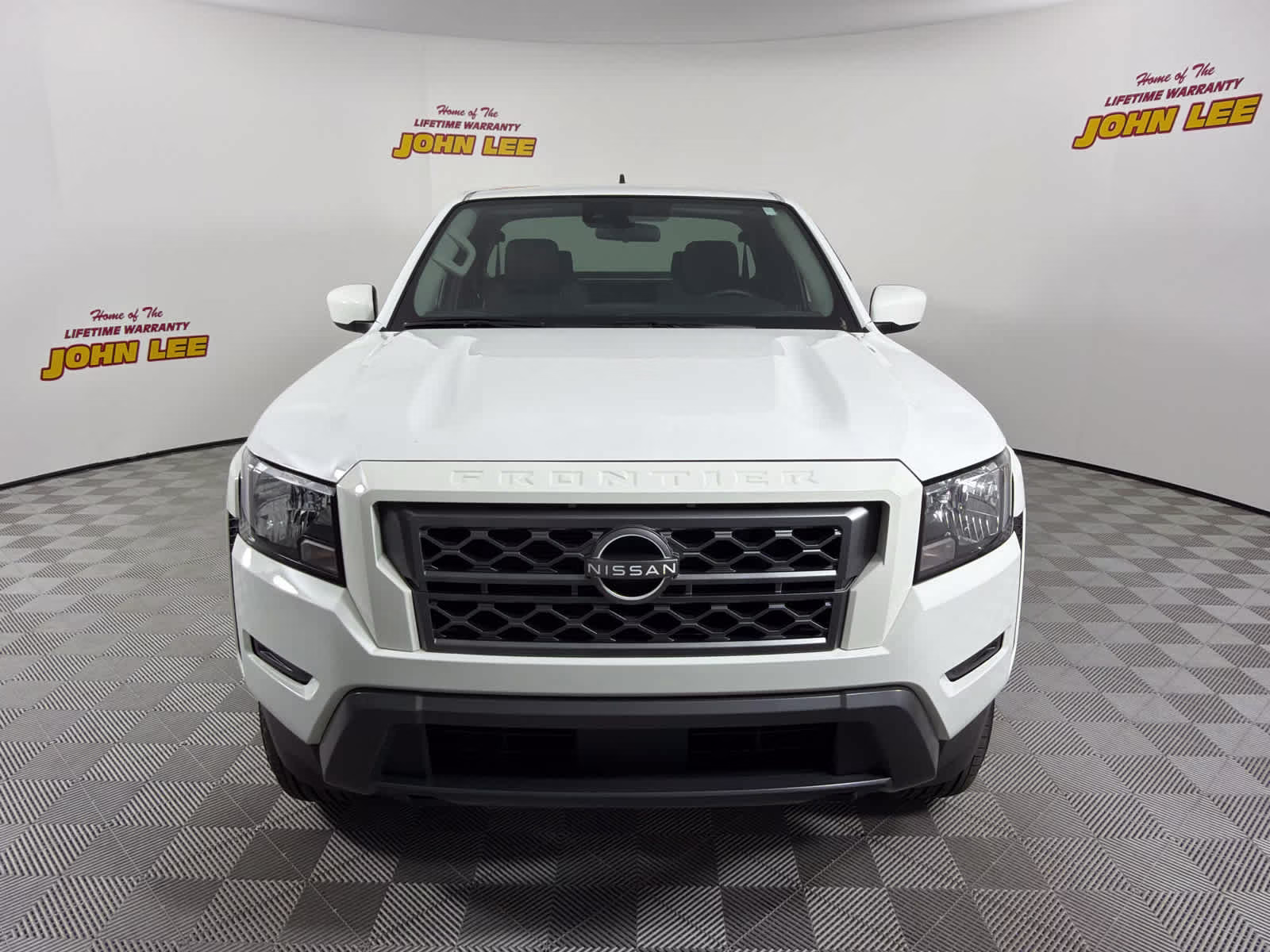 2022 Glacier White Nissan Frontier SV 4X4 Truck