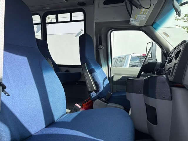 2014 Oxford White Ford E-450SD Base BUS RWD Truck