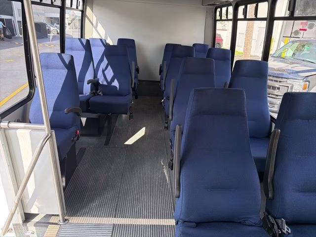 2014 Oxford White Ford E-450SD Base BUS RWD Truck