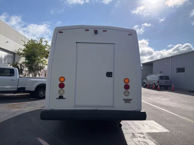 2014 Oxford White Ford E-450SD Base BUS RWD Truck