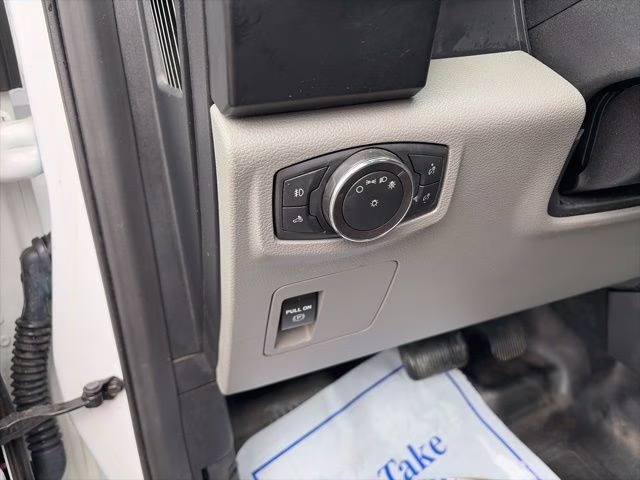 2019 Oxford White Ford F-150 XL 4X4 Truck