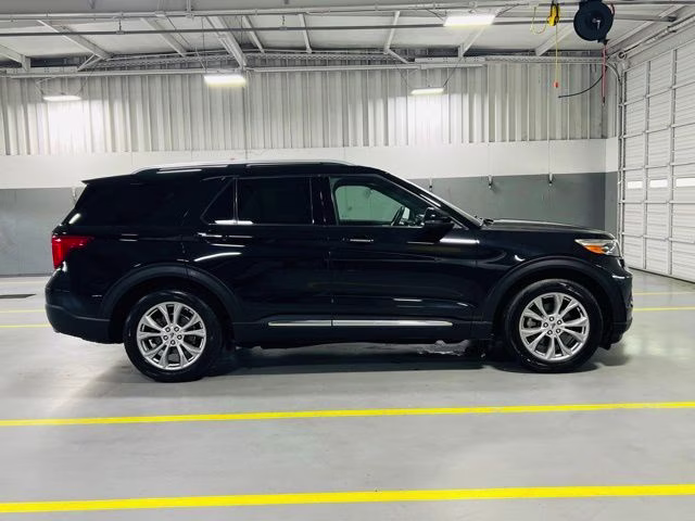 2020 Black Metallic Ford Explorer Limited RWD SUV