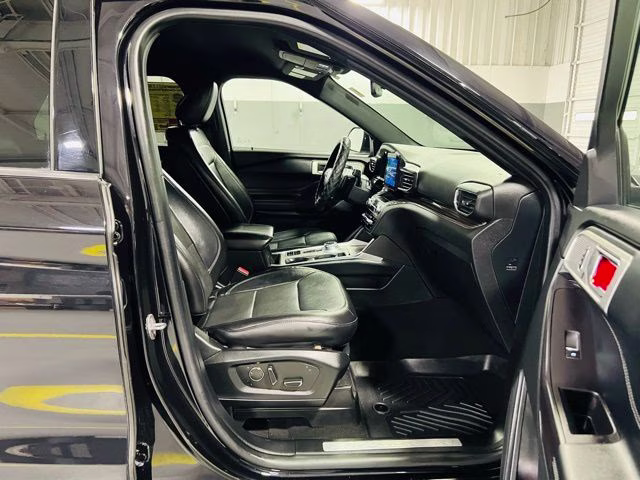 2020 Black Metallic Ford Explorer Limited RWD SUV