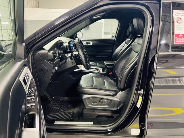 2020 Black Metallic Ford Explorer Limited RWD SUV