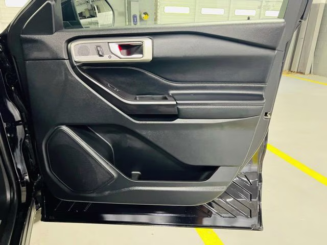 2020 Black Metallic Ford Explorer Limited RWD SUV