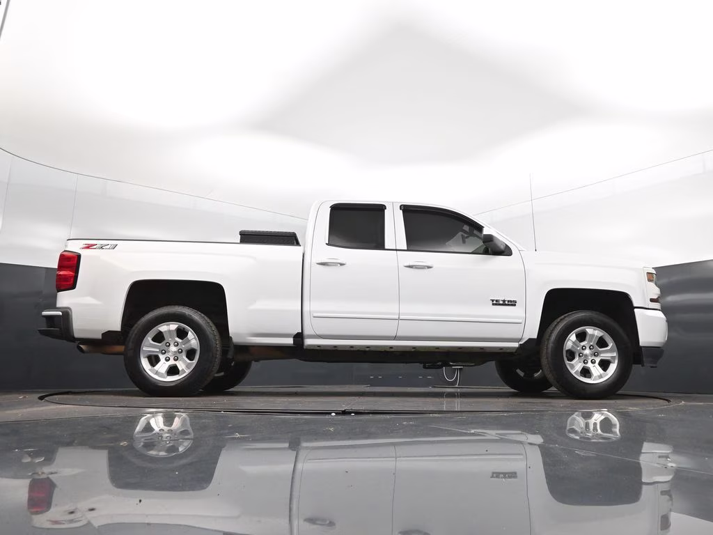 2018 Summit White Chevrolet Silverado 1500 LT 4X4 Truck