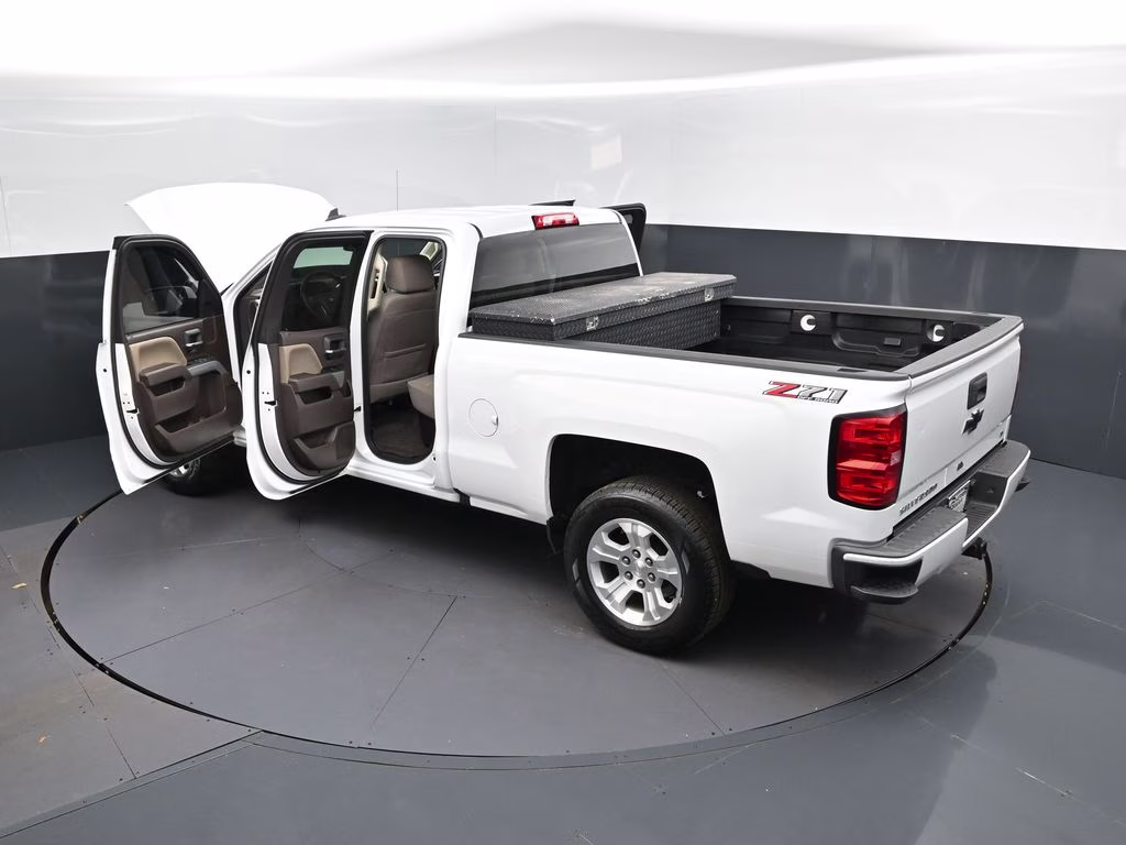 2018 Summit White Chevrolet Silverado 1500 LT 4X4 Truck