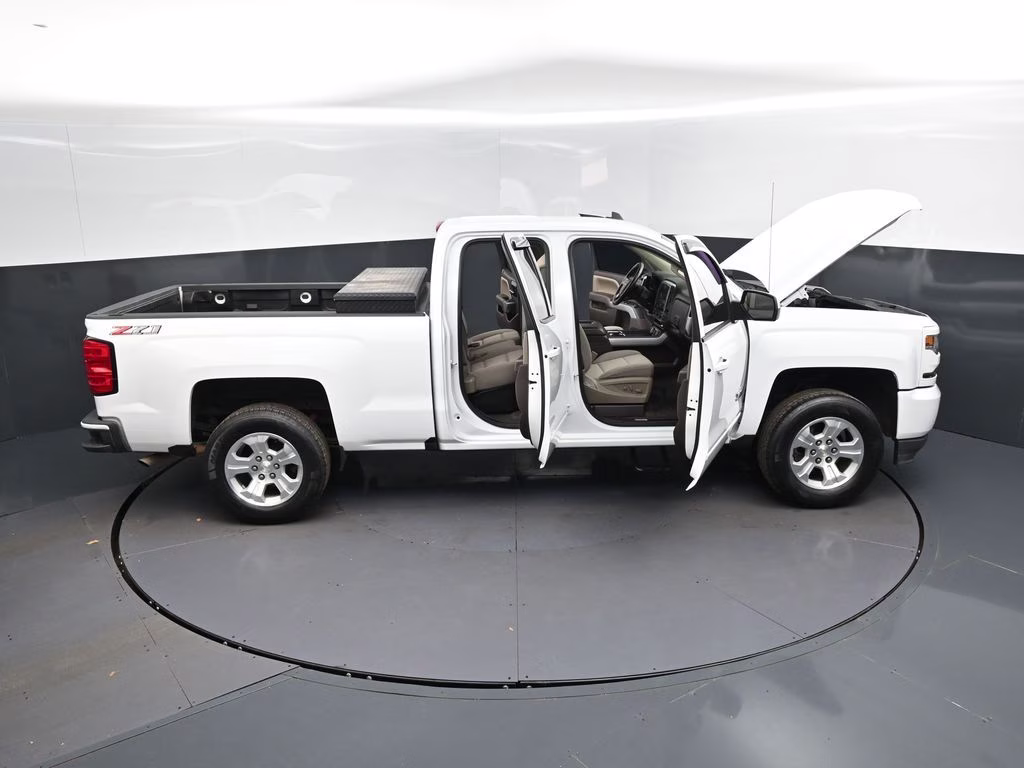 2018 Summit White Chevrolet Silverado 1500 LT 4X4 Truck
