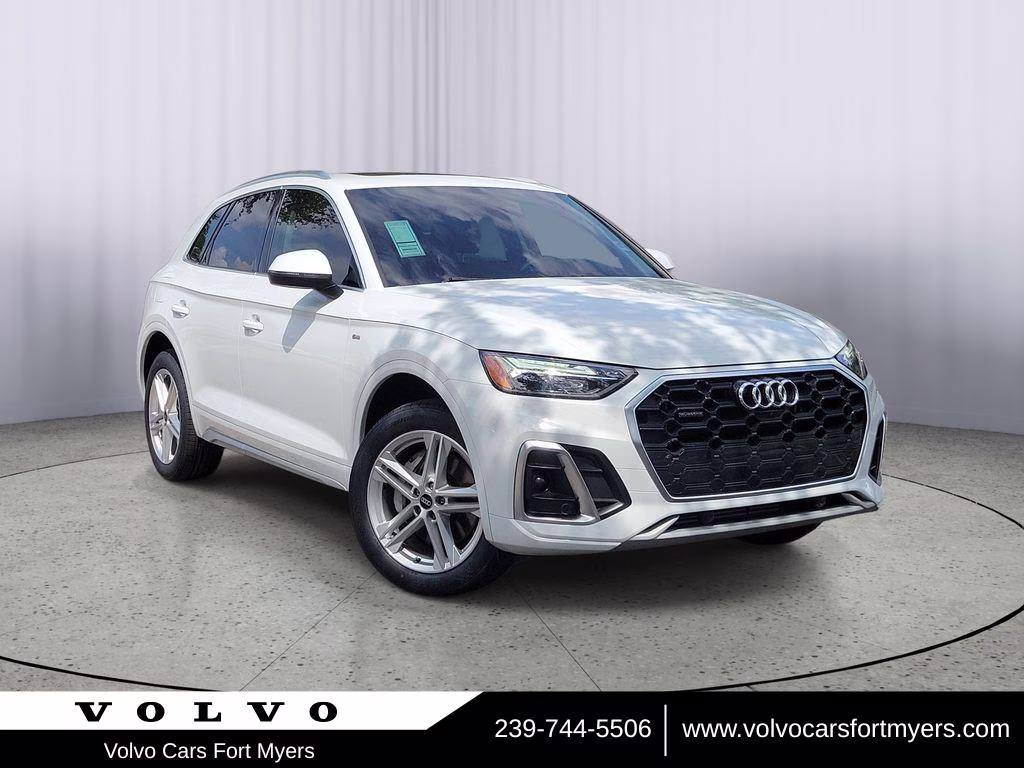2024 Glacier White Metallic Audi Q5 e S line Premium Plus AWD SUV