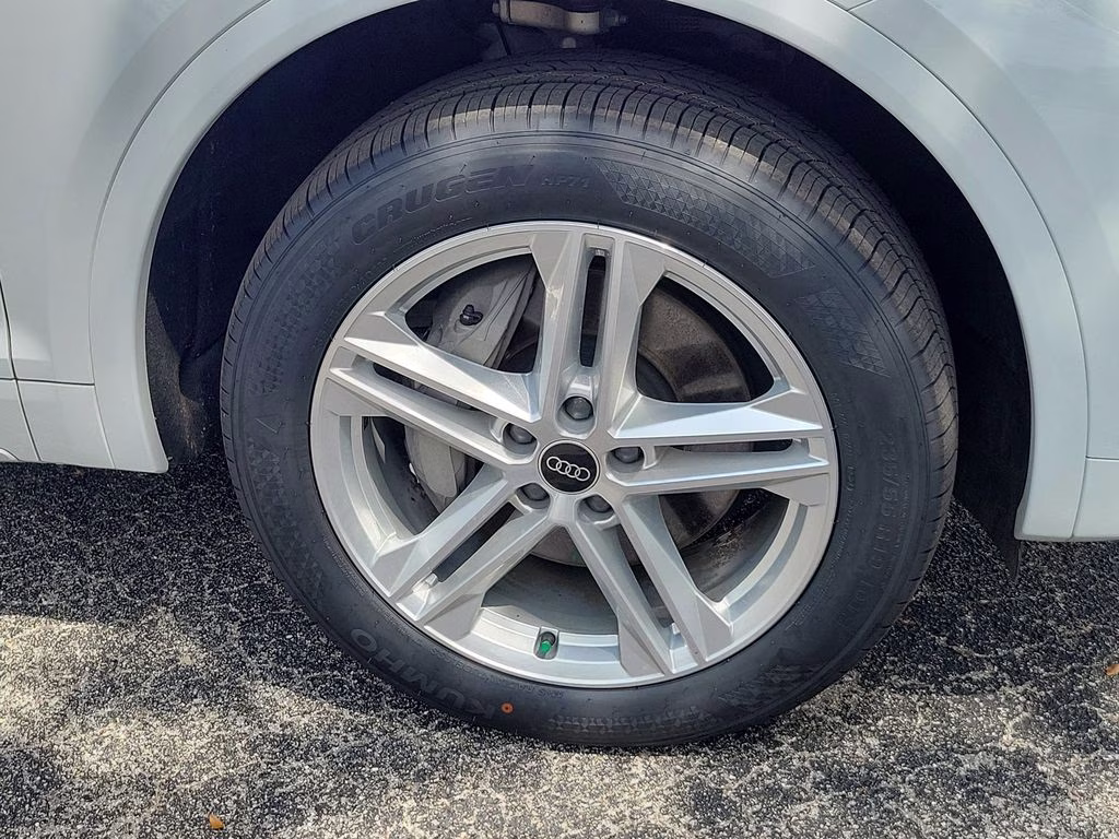 2024 Glacier White Metallic Audi Q5 e S line Premium Plus AWD SUV