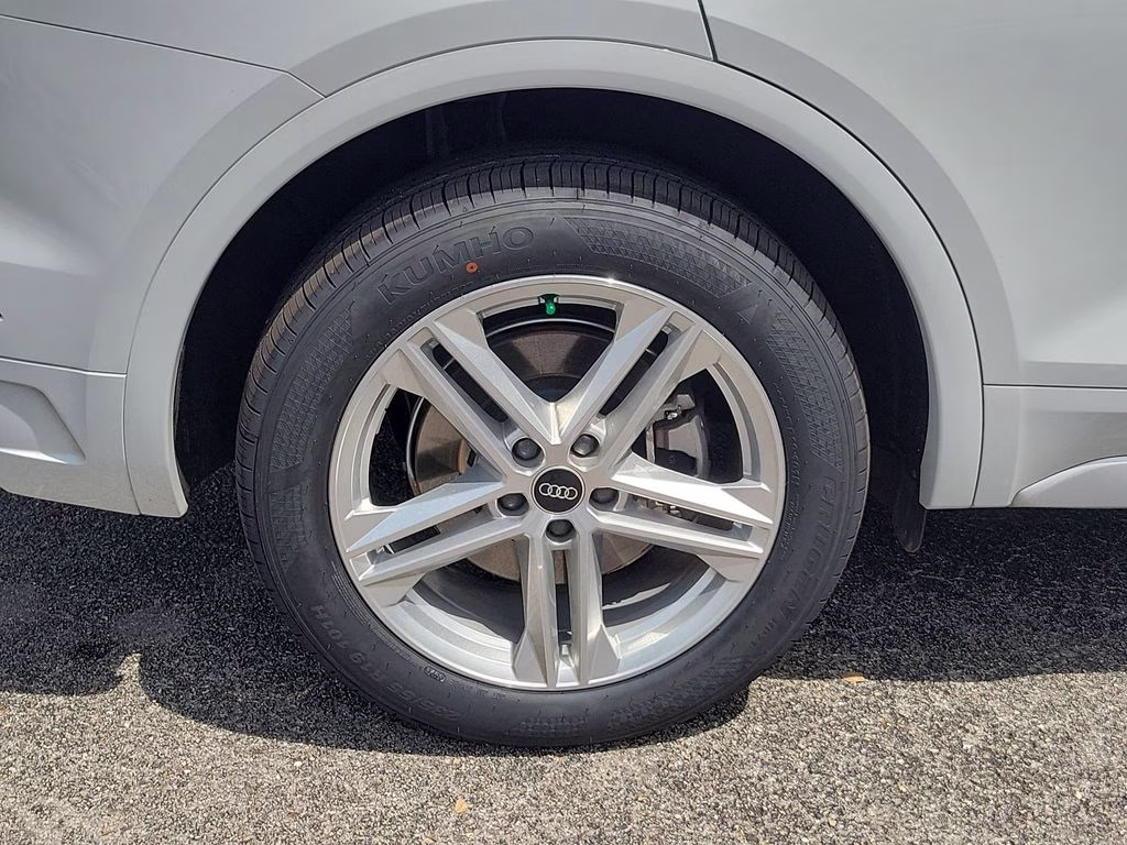 2024 Glacier White Metallic Audi Q5 e S line Premium Plus AWD SUV