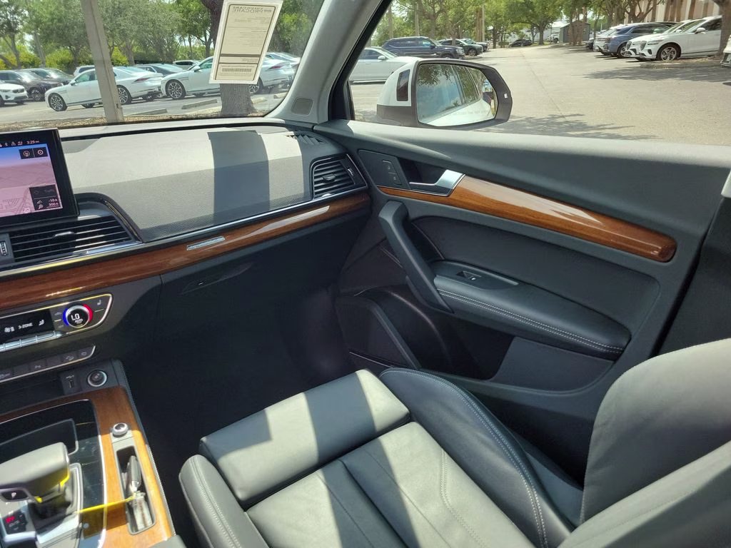 2024 Glacier White Metallic Audi Q5 e S line Premium Plus AWD SUV
