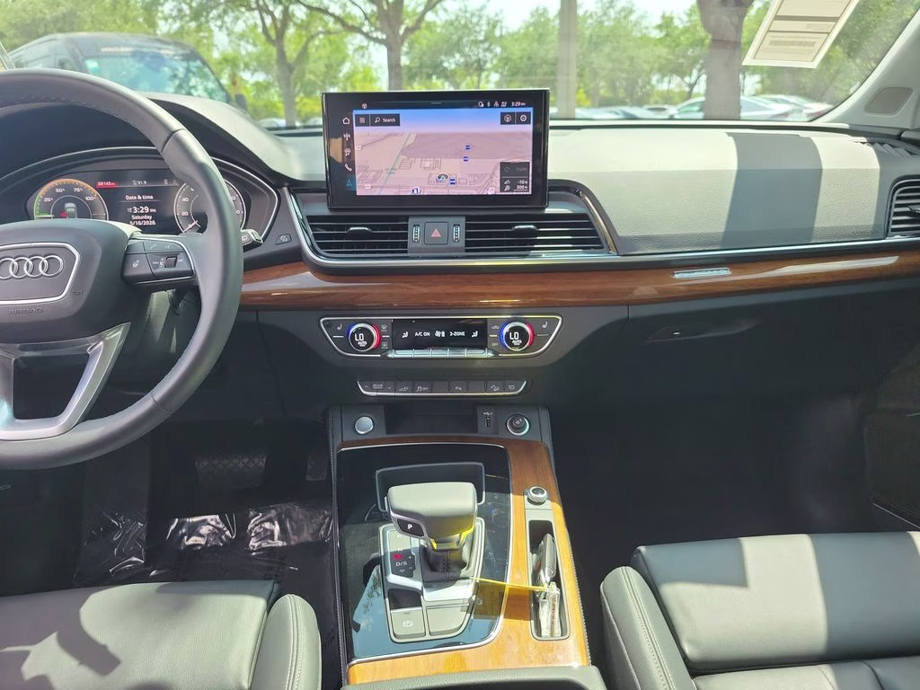 2024 Glacier White Metallic Audi Q5 e S line Premium Plus AWD SUV