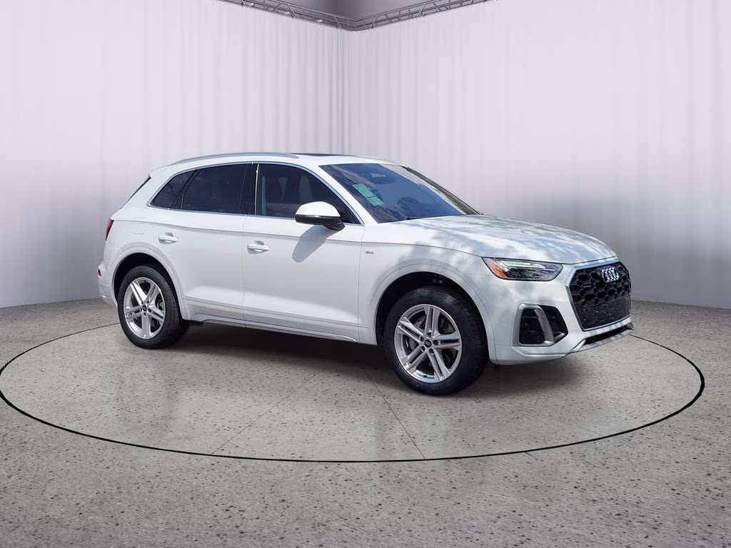 2024 Glacier White Metallic Audi Q5 e S line Premium Plus AWD SUV