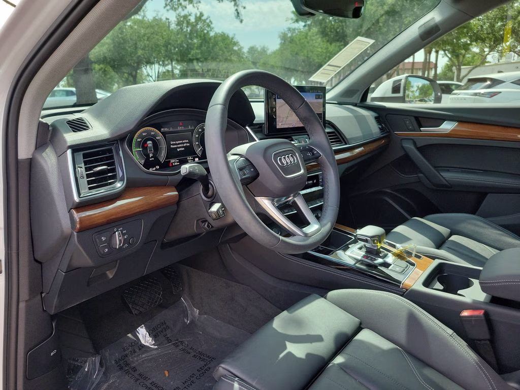 2024 Glacier White Metallic Audi Q5 e S line Premium Plus AWD SUV