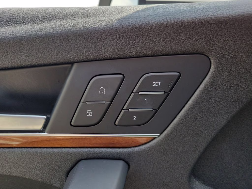 2024 Glacier White Metallic Audi Q5 e S line Premium Plus AWD SUV
