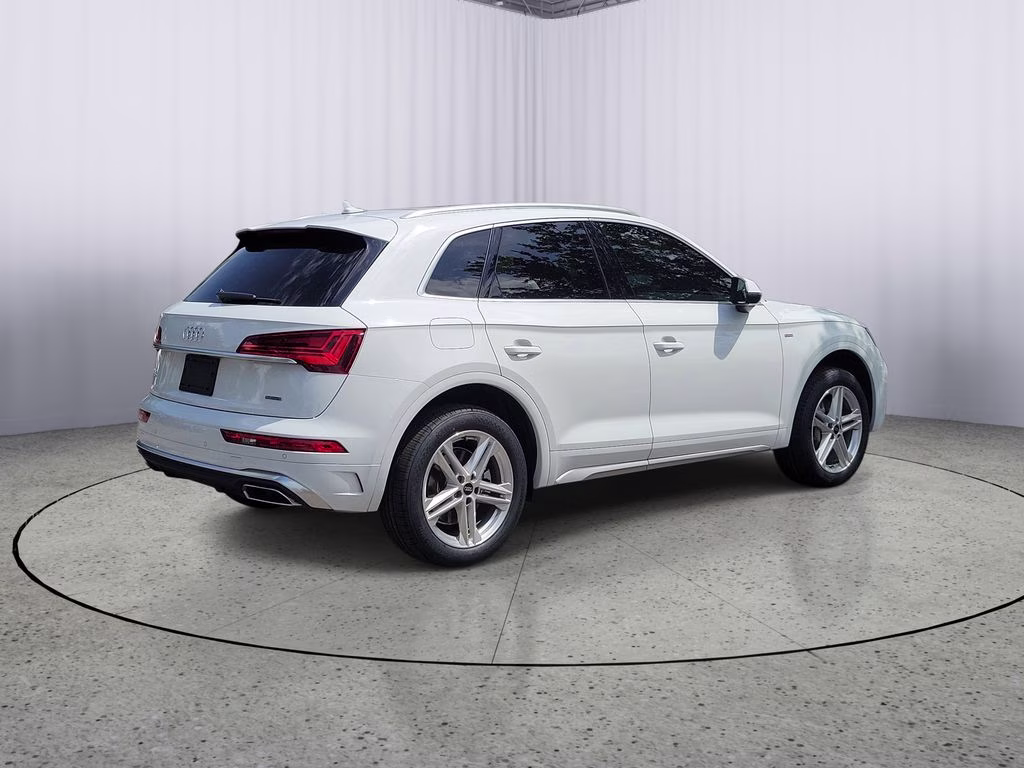 2024 Glacier White Metallic Audi Q5 e S line Premium Plus AWD SUV