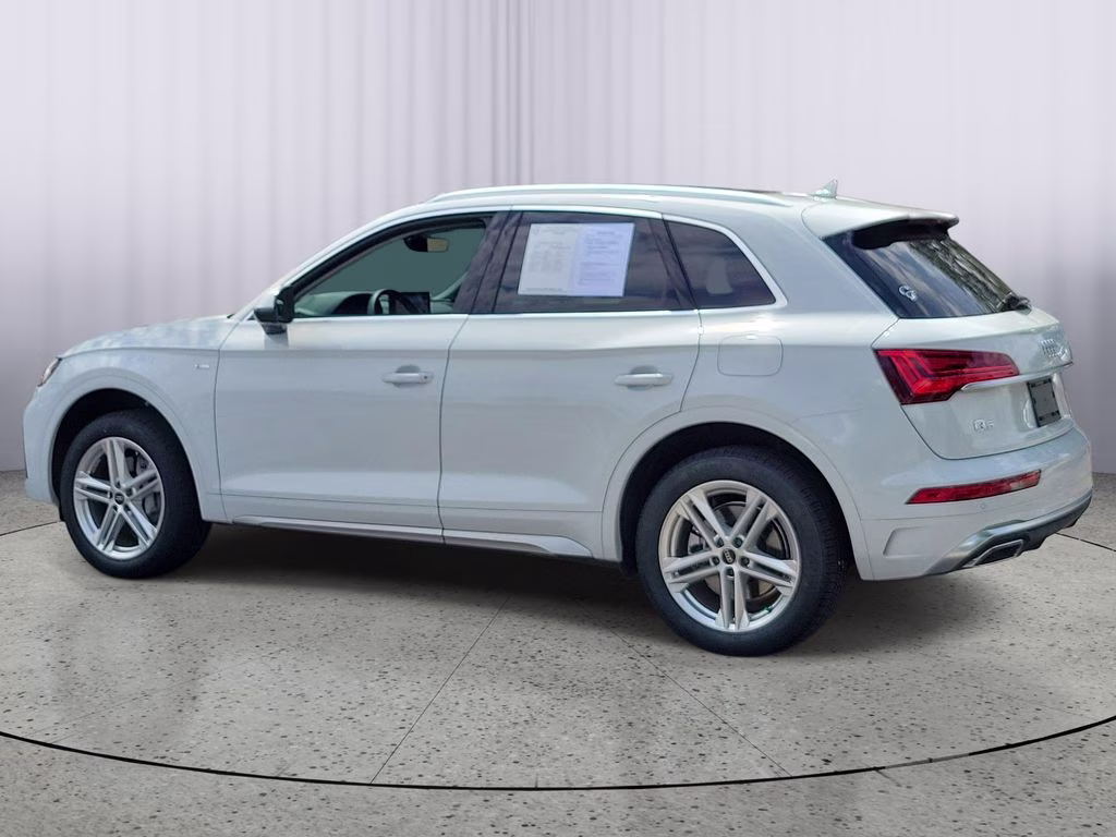 2024 Glacier White Metallic Audi Q5 e S line Premium Plus AWD SUV