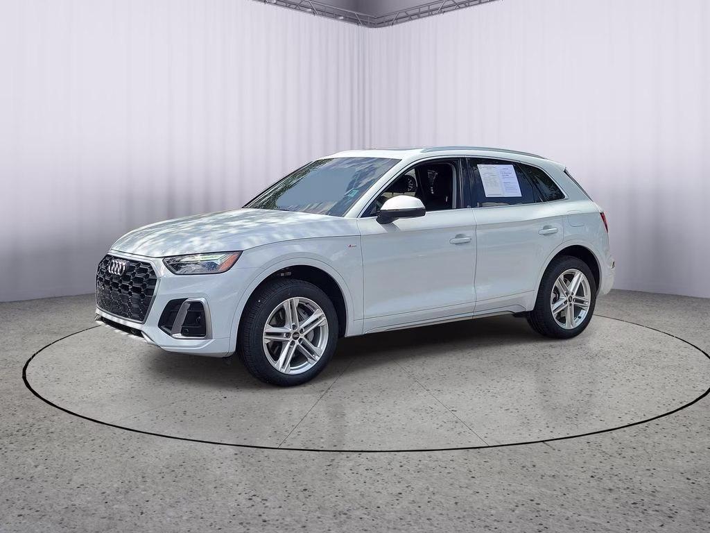 2024 Glacier White Metallic Audi Q5 e S line Premium Plus AWD SUV