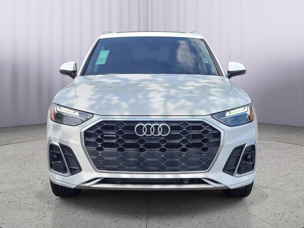 2024 Glacier White Metallic Audi Q5 e S line Premium Plus AWD SUV