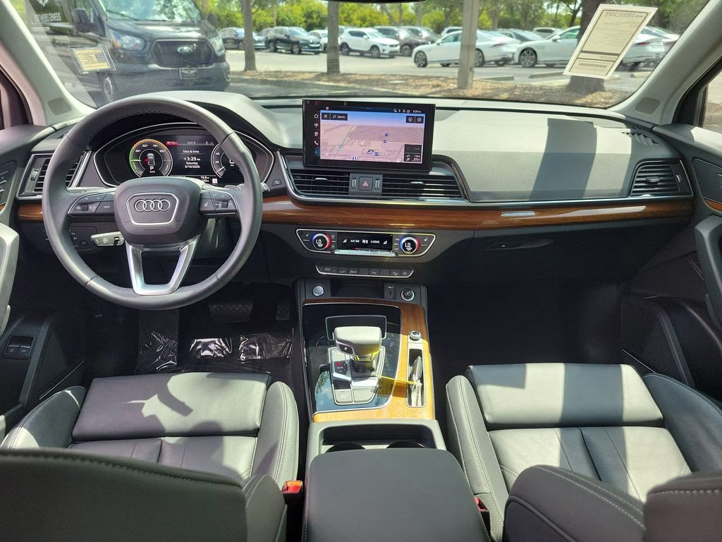 2024 Glacier White Metallic Audi Q5 e S line Premium Plus AWD SUV