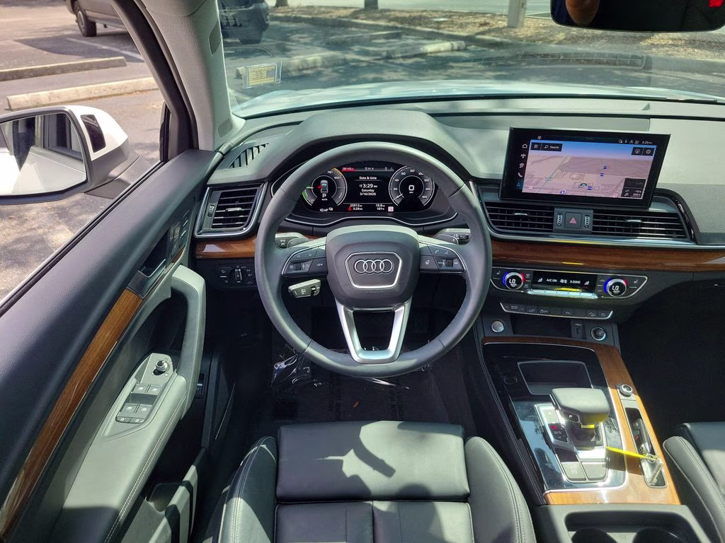 2024 Glacier White Metallic Audi Q5 e S line Premium Plus AWD SUV