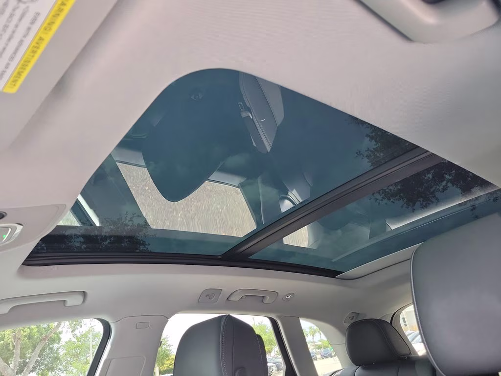 2024 Glacier White Metallic Audi Q5 e S line Premium Plus AWD SUV