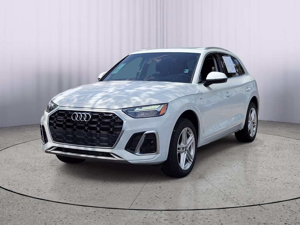 2024 Glacier White Metallic Audi Q5 e S line Premium Plus AWD SUV