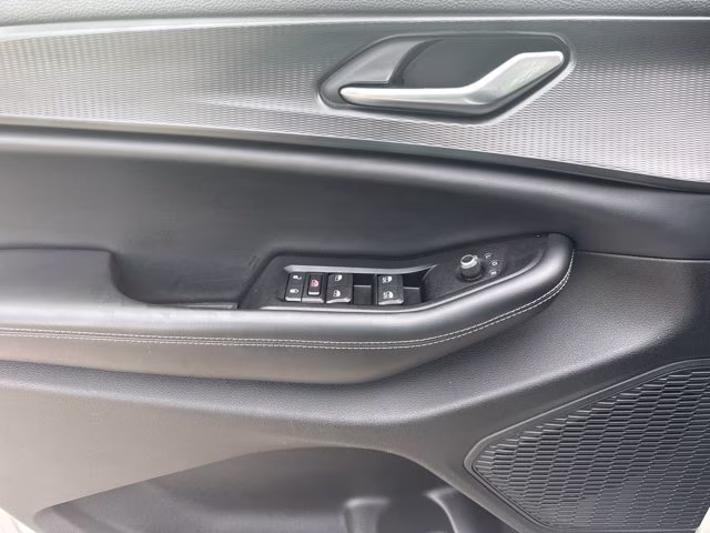2023 Silver Zynith Jeep Grand Cherokee L Laredo RWD SUV
