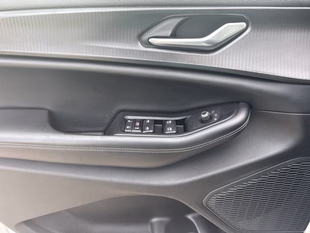 2023 Silver Zynith Jeep Grand Cherokee L Laredo RWD SUV