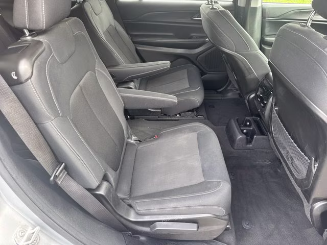 2023 Silver Zynith Jeep Grand Cherokee L Laredo RWD SUV