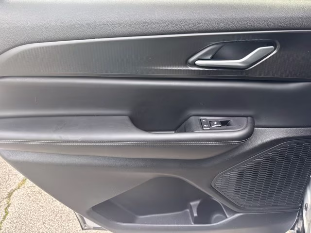 2023 Silver Zynith Jeep Grand Cherokee L Laredo RWD SUV