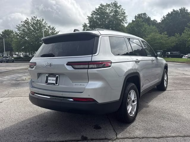 2023 Silver Zynith Jeep Grand Cherokee L Laredo RWD SUV
