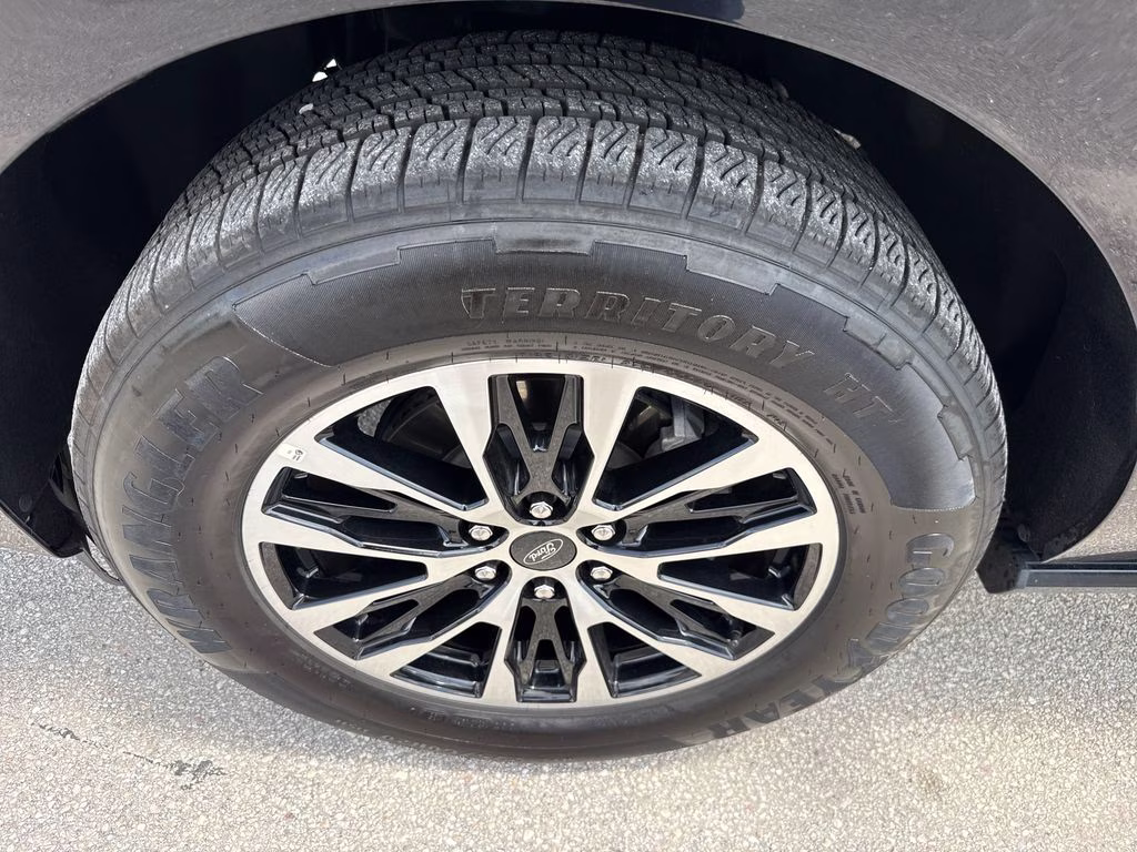 2025 Agate Black Metallic Ford Expedition Max Platinum 4X4 SUV