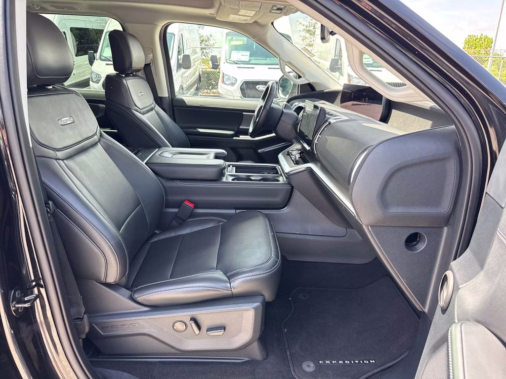 2025 Agate Black Metallic Ford Expedition Max Platinum 4X4 SUV
