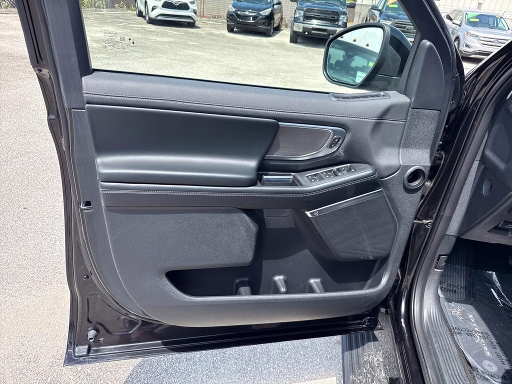 2025 Agate Black Metallic Ford Expedition Max Platinum 4X4 SUV