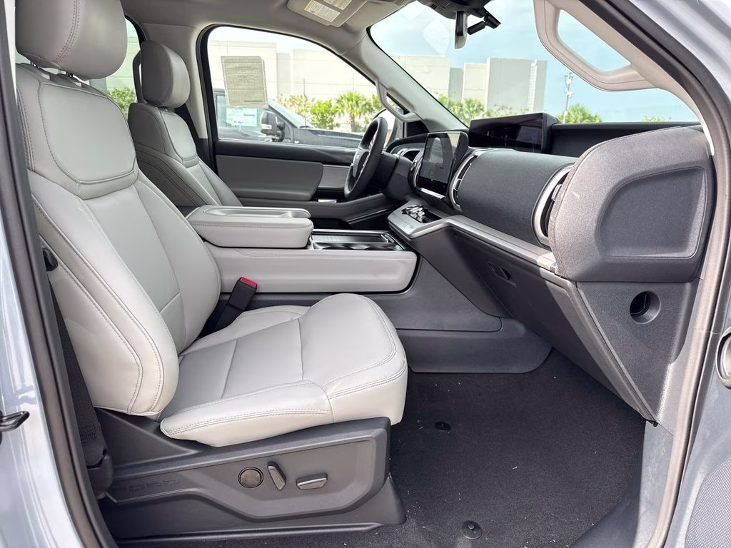 2026 Glacier Gray Metallic Tri-Coat Ford Expedition Max Active RWD SUV