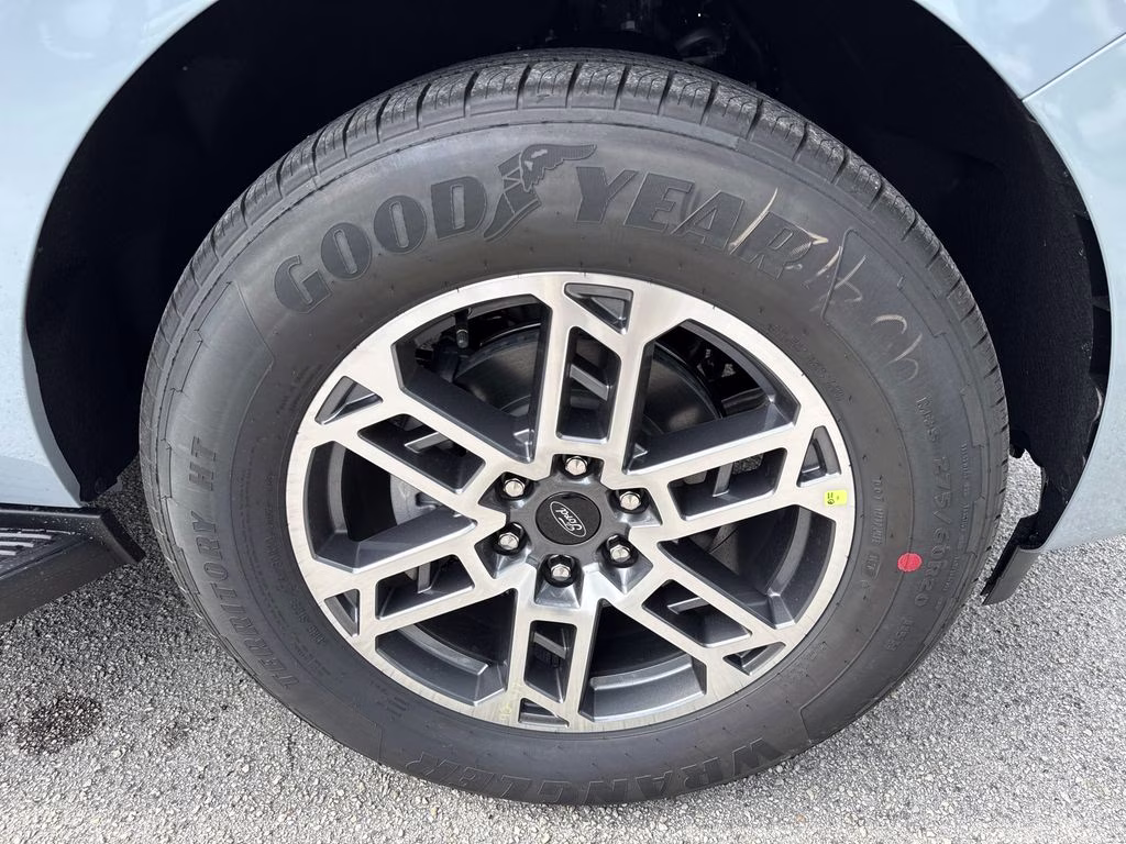 2026 Glacier Gray Metallic Tri-Coat Ford Expedition Max Active RWD SUV
