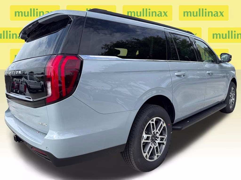 2026 Glacier Gray Metallic Tri-Coat Ford Expedition Max Active RWD SUV